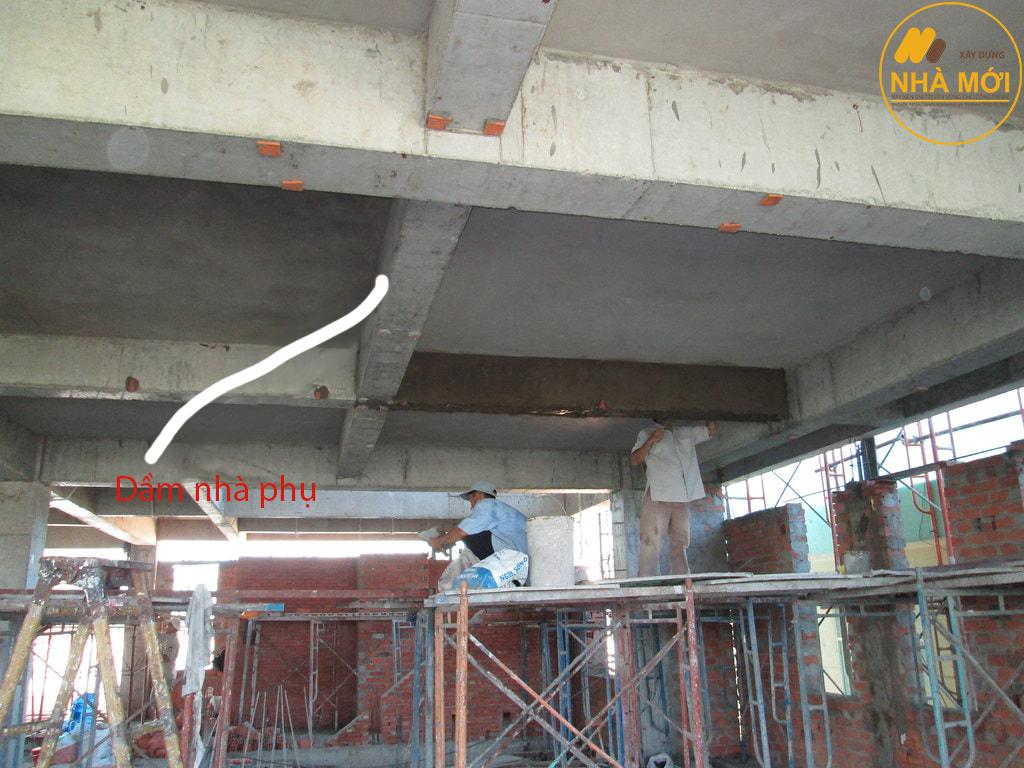 Dầm nhà phụ đặt vuông góc với dầm nhà chính