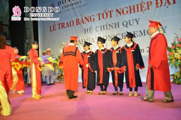 Lễ tốt nghiệp khoa kiến trúc Đông Đô