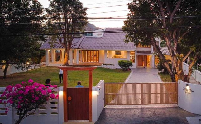 Nhà mái nhật chữ L có sân vườn 1 tầng cho người trẻ