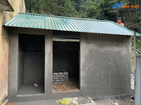 Xây nhà vệ sinh cho học sinh Trung Lý 2