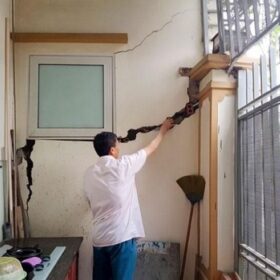 Đào móng nứt nhà bên cạnh do thi công sai kỹ thuật