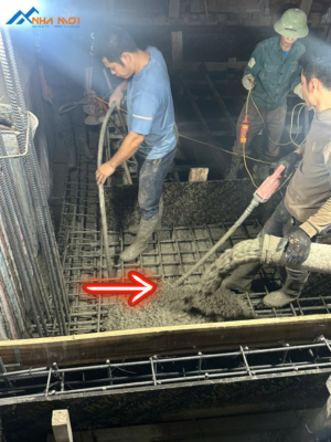Công tác đầm dùi bê tông móng Nhà phố 5 tầng 1 tum tại Vĩnh Tuy, Hà Nội