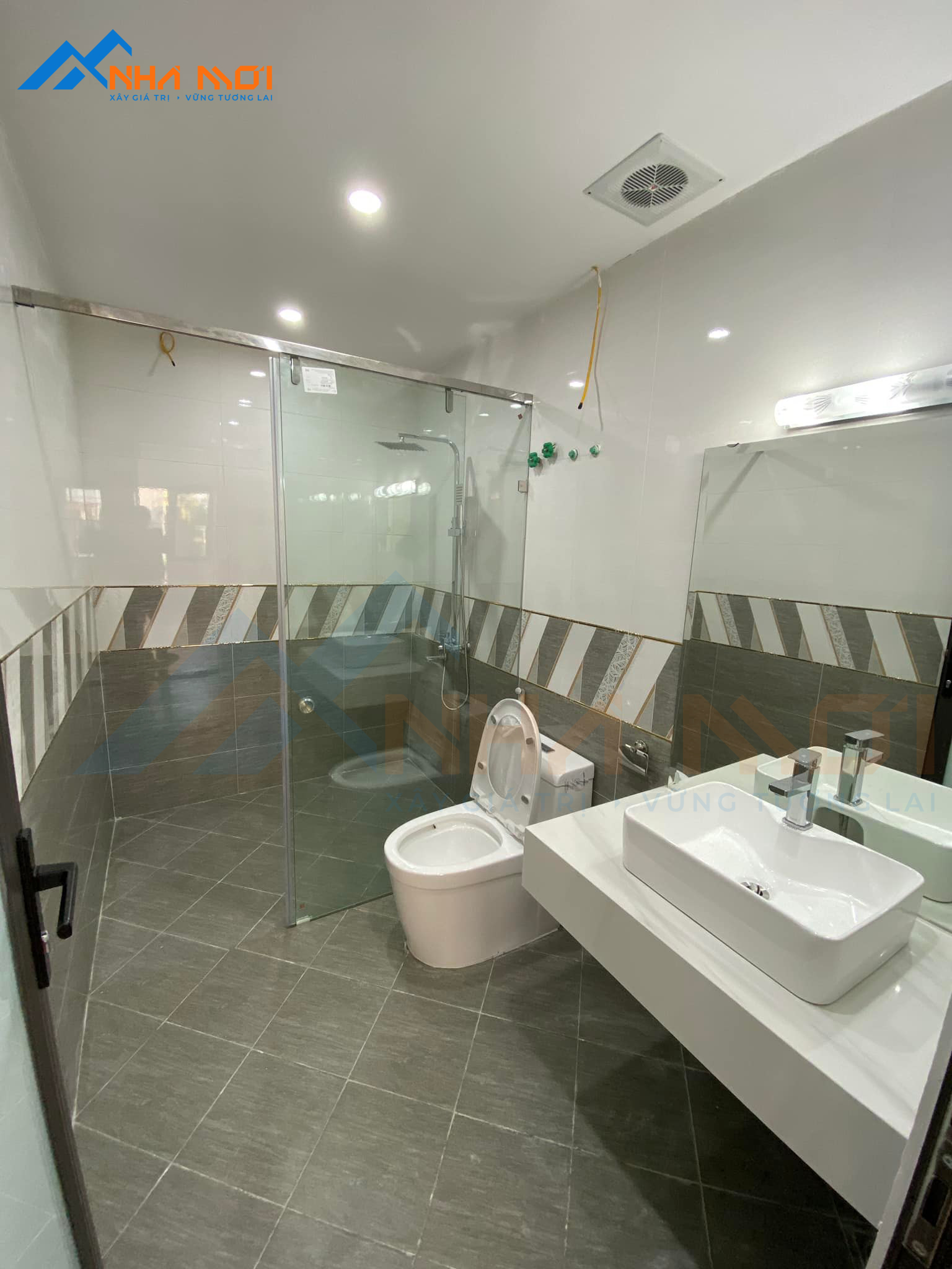 Xây trọn gói hoàn thiện nhà liền kề 5 tầng hiện đại 40m2 tại Hồ Định Công, Hà Nội - Ảnh 8